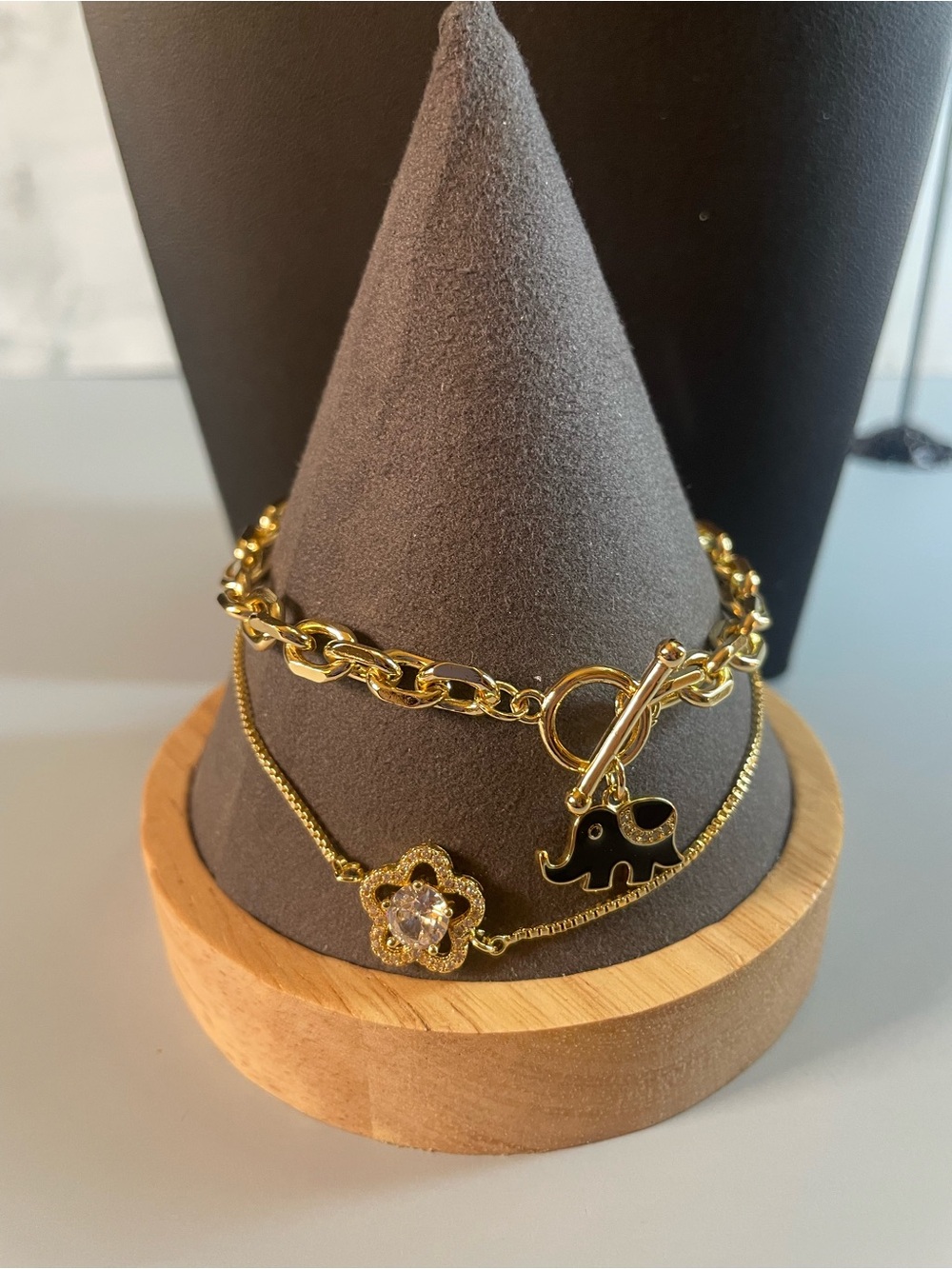 4 piece bundle of jewelry-2 necklace and 2 bracelets